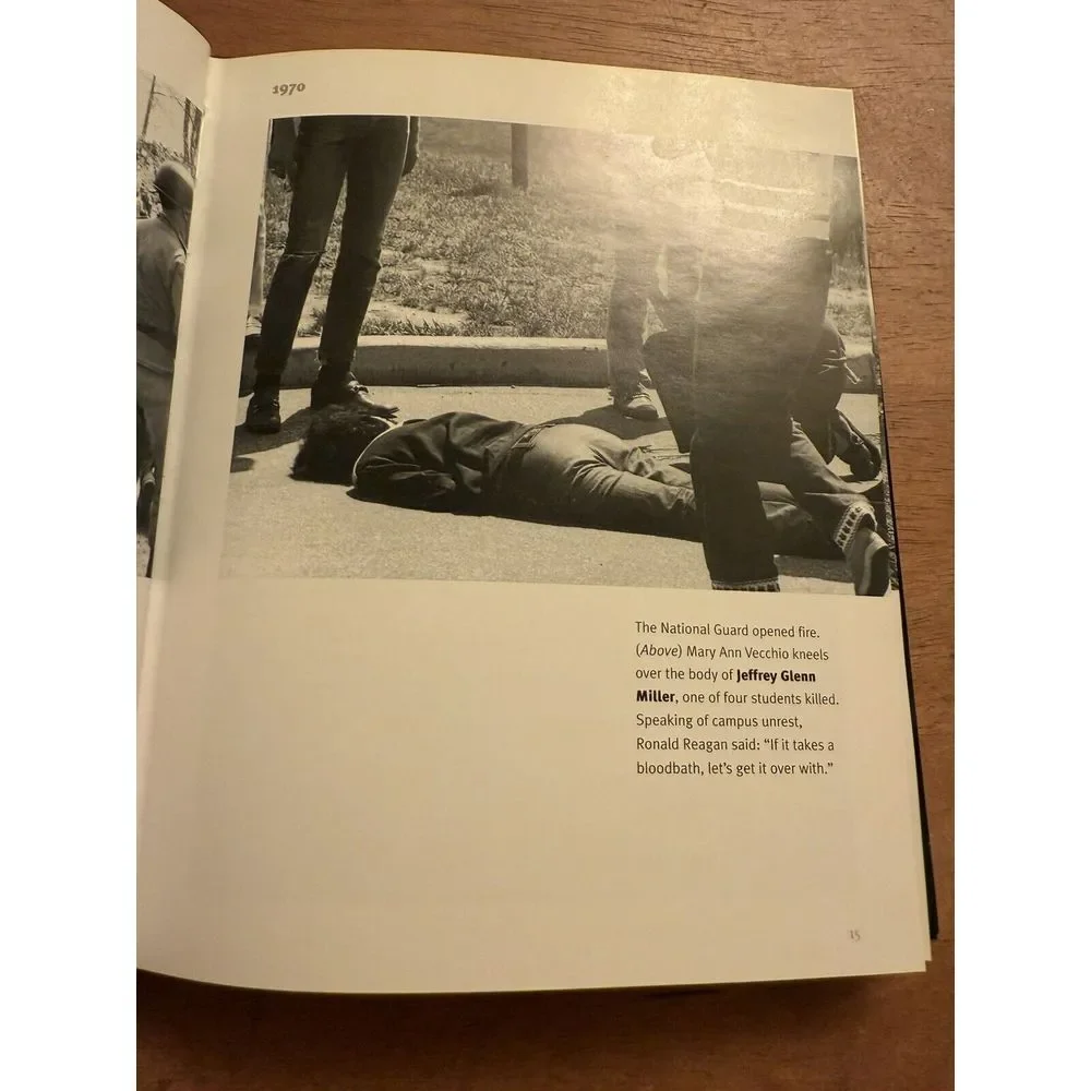 THE SEVENTIES IN PICTURES,‎ PARRAGON, 2007, BY JAMES LESCOTT